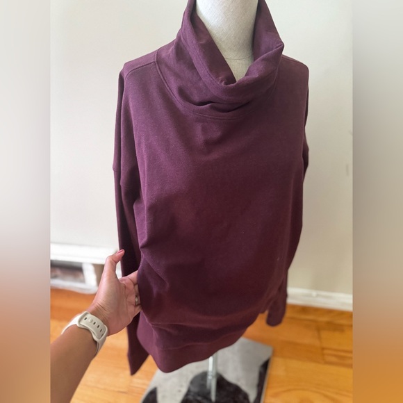 Lululemon Go Forward Pullover
Heathered Bordeaux Drama Wine
Size 8
W3CA3S - Picture 8 of 15